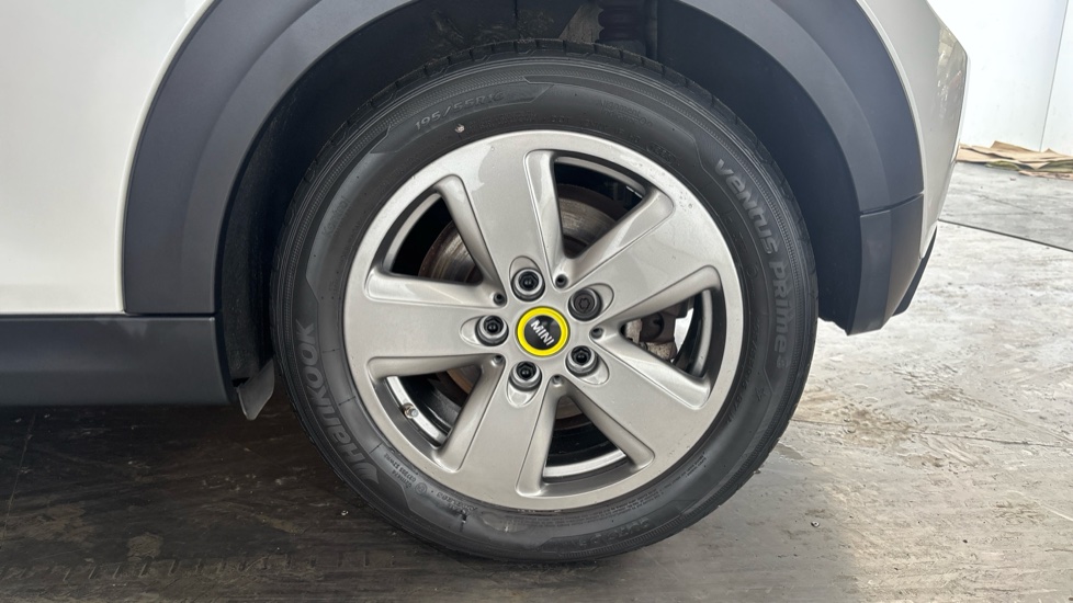 MINI HATCHBACK Image 18
