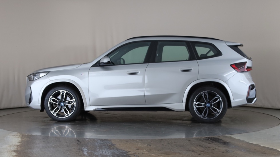 BMW iX1 Image 2