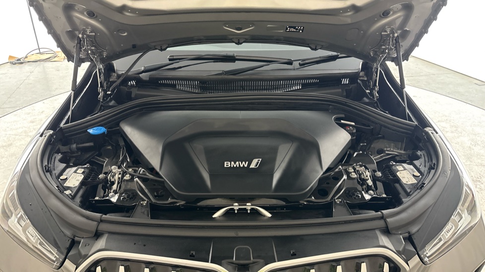 BMW iX1 Image 16