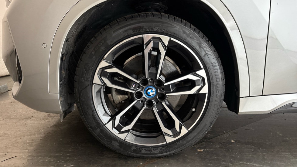 BMW iX1 Image 17