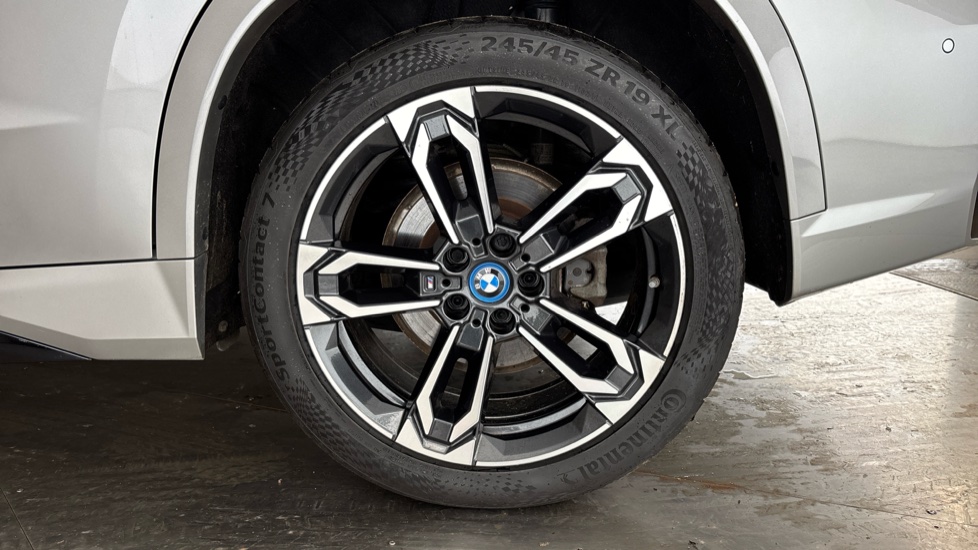 BMW iX1 Image 18