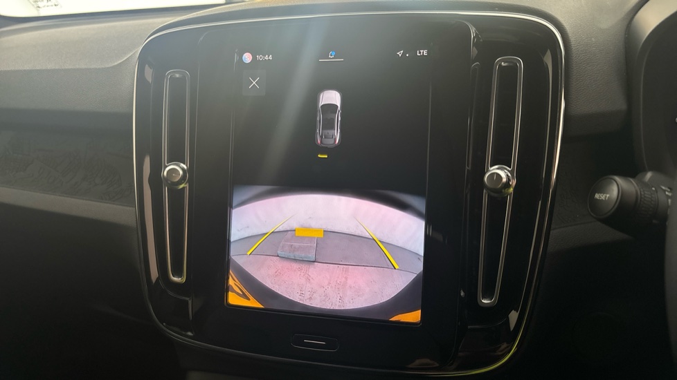 VOLVO C40 reverse camera