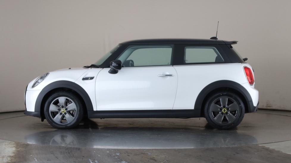 MINI HATCHBACK Image 2