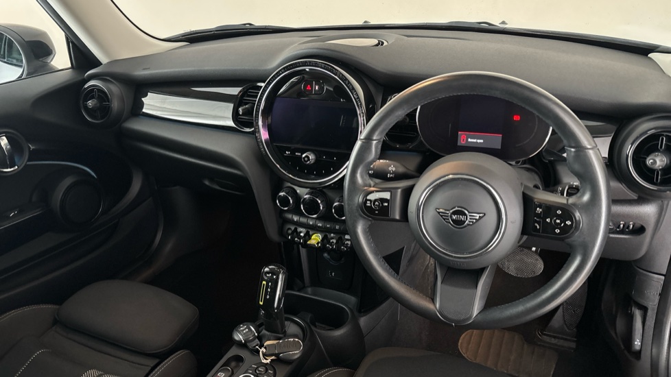 MINI HATCHBACK Image 9
