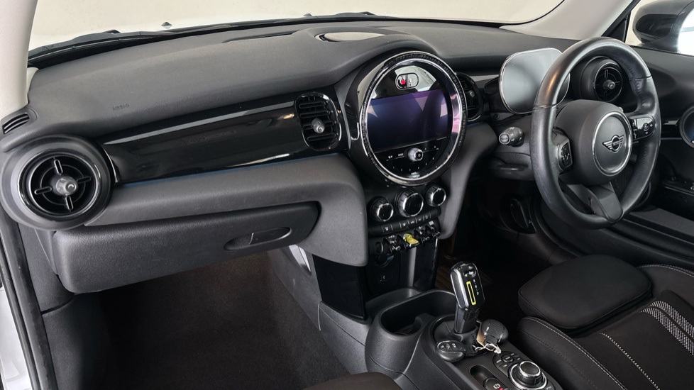 MINI HATCHBACK Image 10