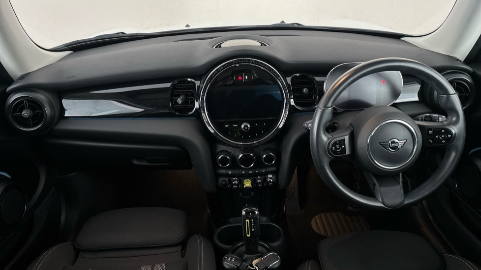 MINI HATCHBACK Image 11