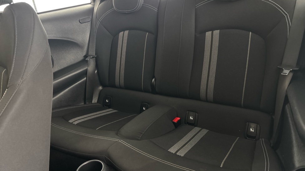 MINI HATCHBACK Image 14