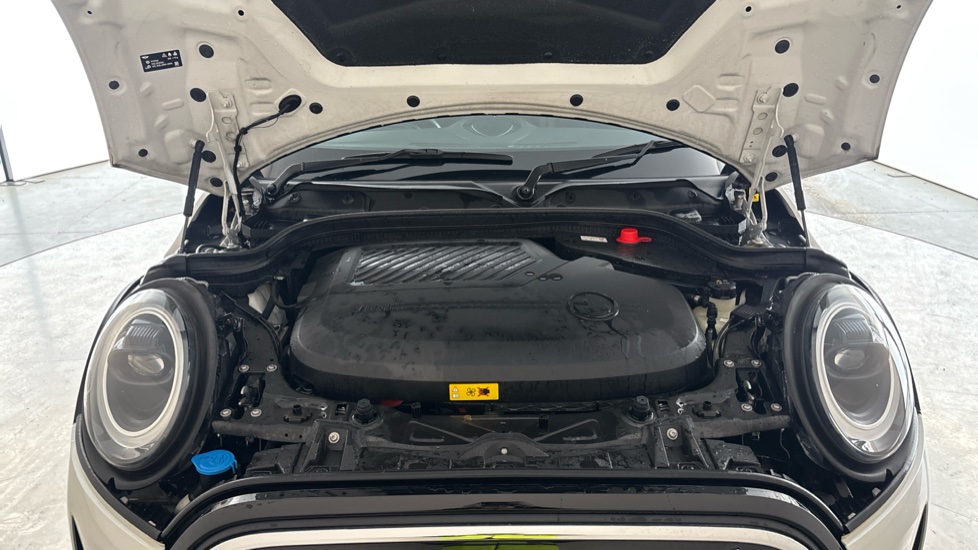 MINI HATCHBACK Image 16