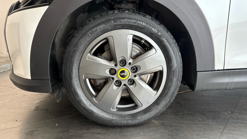 MINI HATCHBACK Image 17