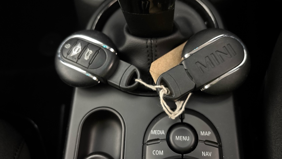MINI HATCHBACK two keys