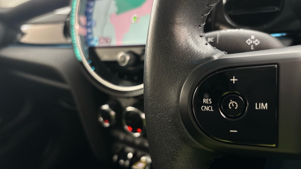 MINI HATCHBACK cruise control