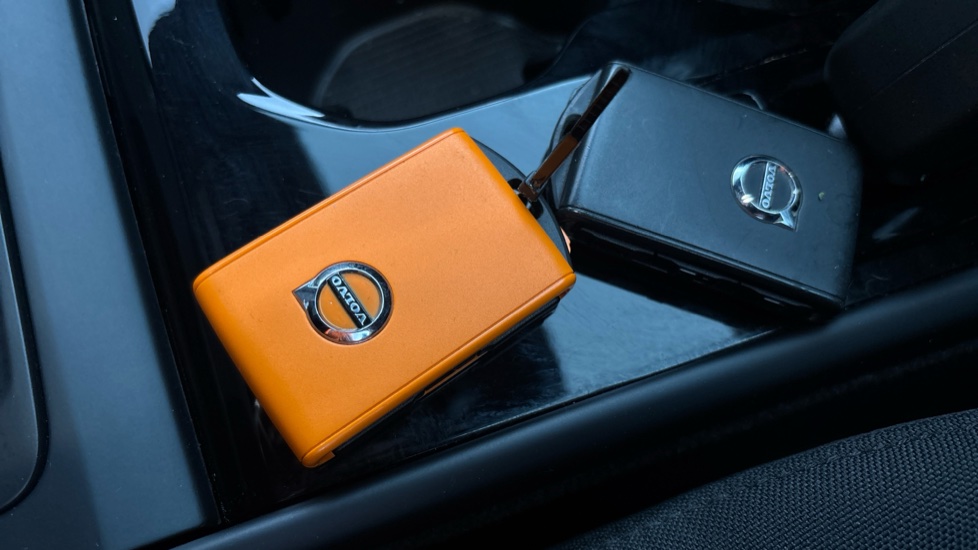 VOLVO C40 2 keys