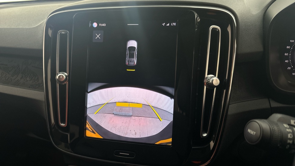 VOLVO C40 reverse camera