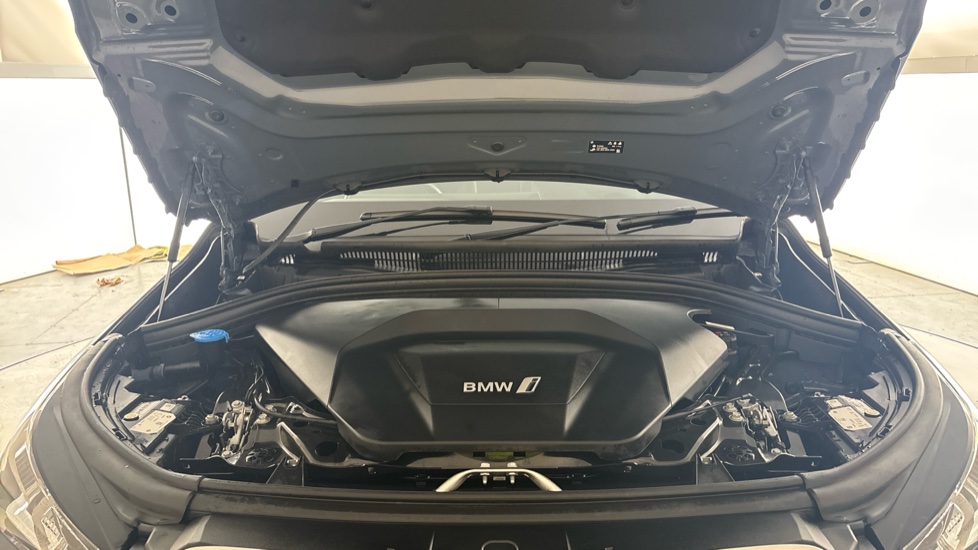 BMW iX1 Image 16