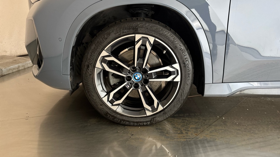 BMW iX1 Image 17