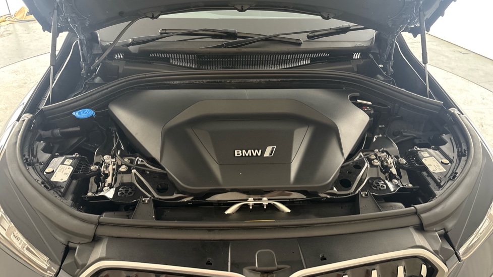 BMW iX1 Image 16