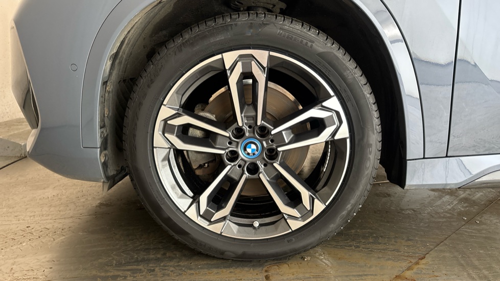 BMW iX1 Image 17