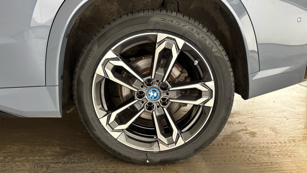 BMW iX1 Image 18