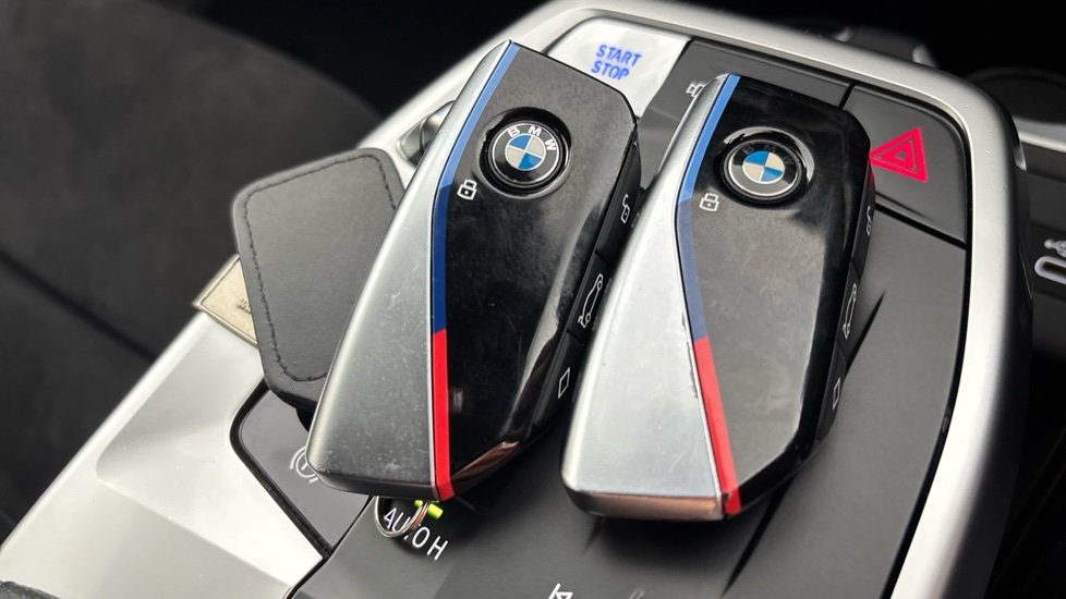 BMW iX1 2 keys