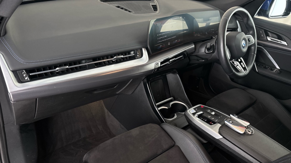 BMW iX1 Image 10