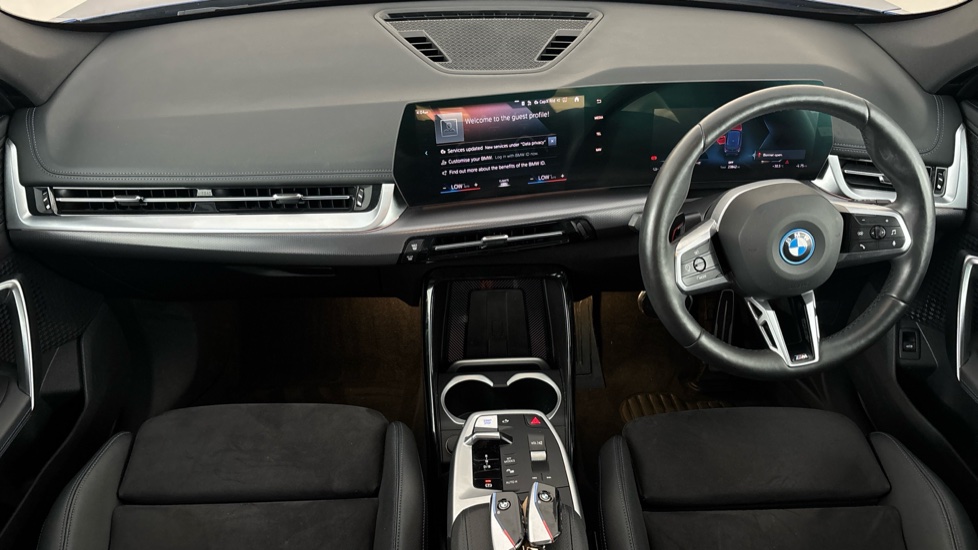 BMW iX1 Image 11