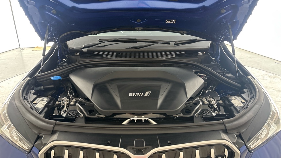 BMW iX1 Image 16