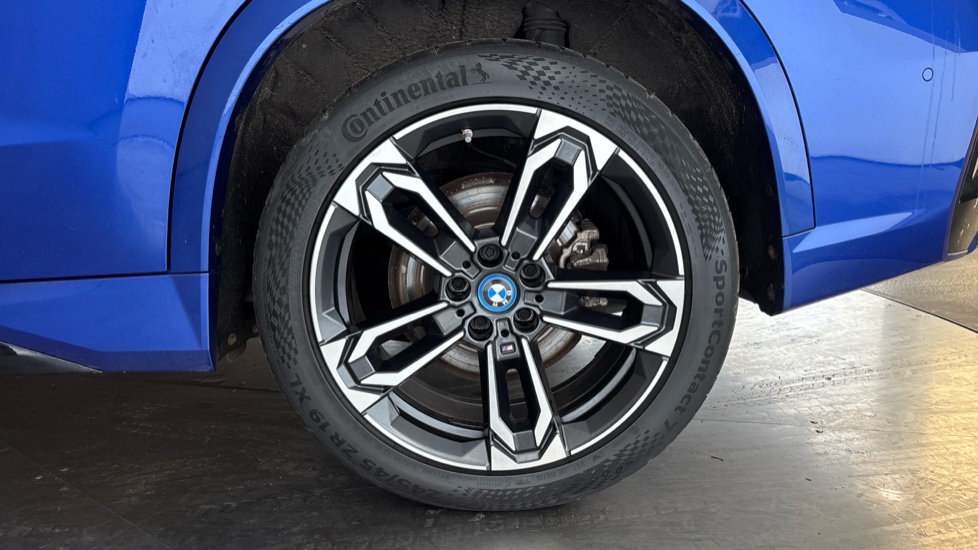 BMW iX1 Image 18
