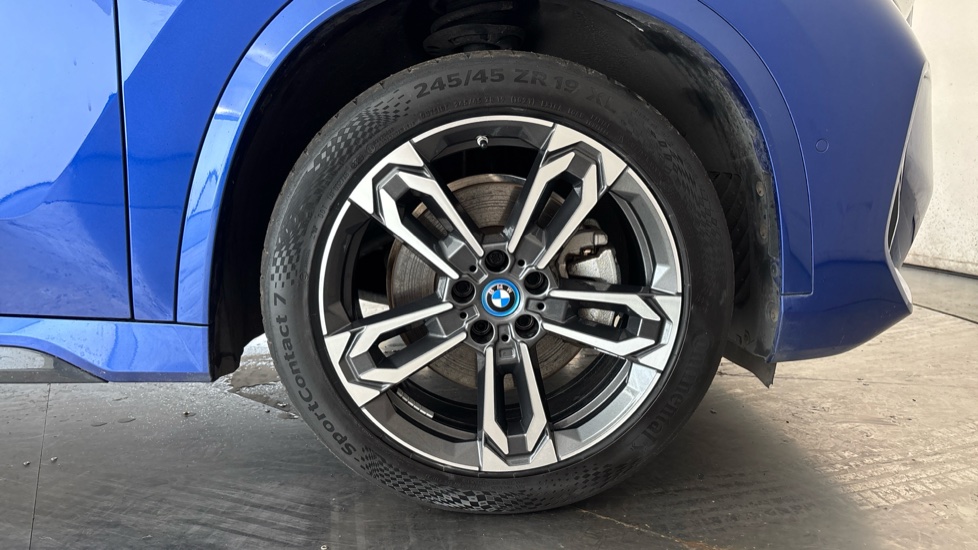 BMW iX1 Image 20