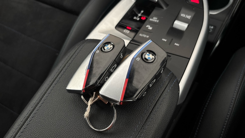 BMW iX1 2 keys available