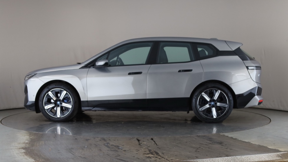 BMW iX Image 2