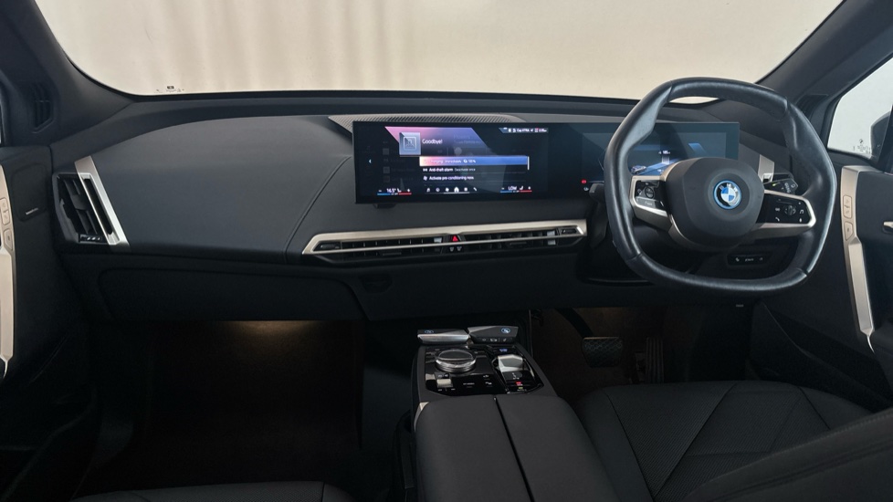 BMW iX Image 11