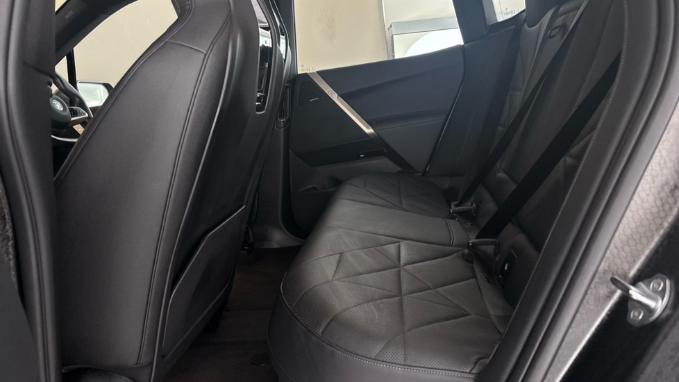 BMW iX Image 14