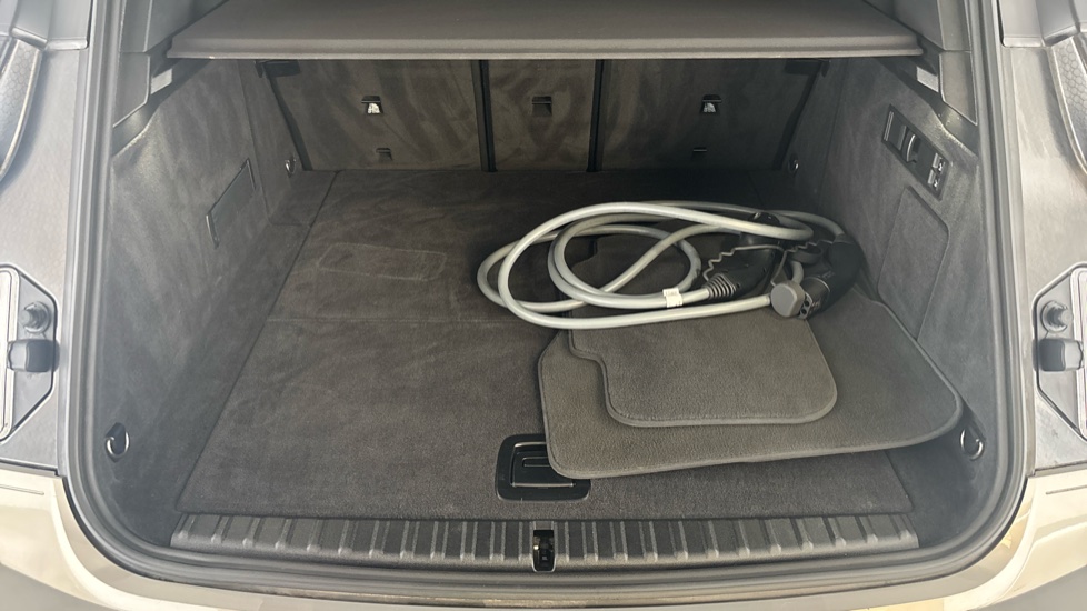 BMW iX Image 15