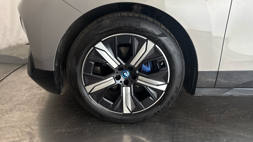 BMW iX Image 17