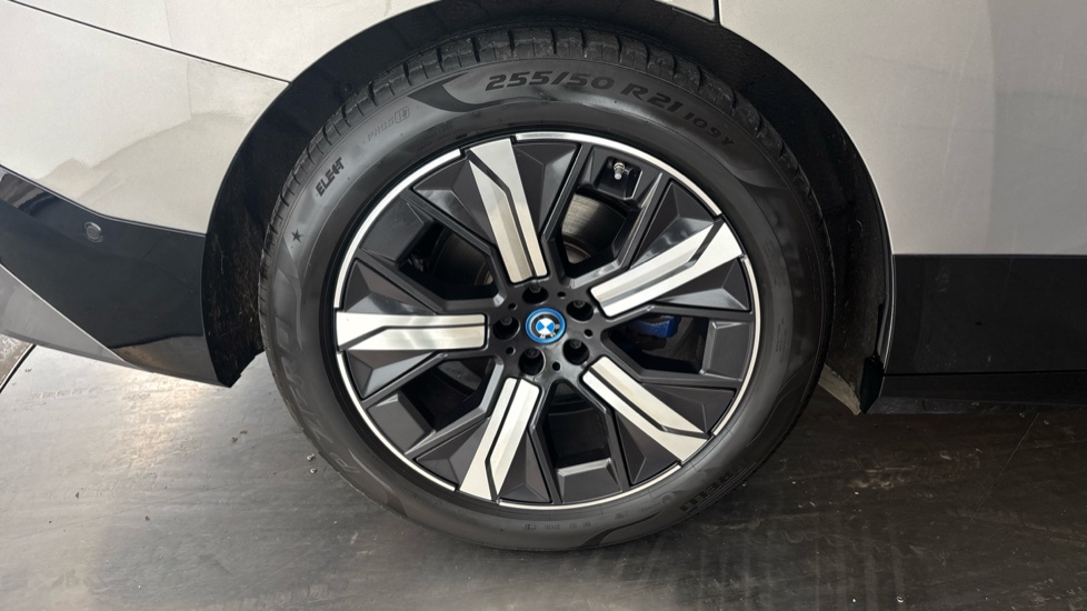 BMW iX Image 19