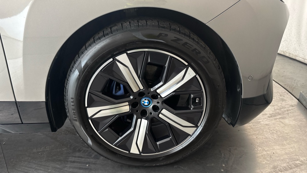 BMW iX Image 20