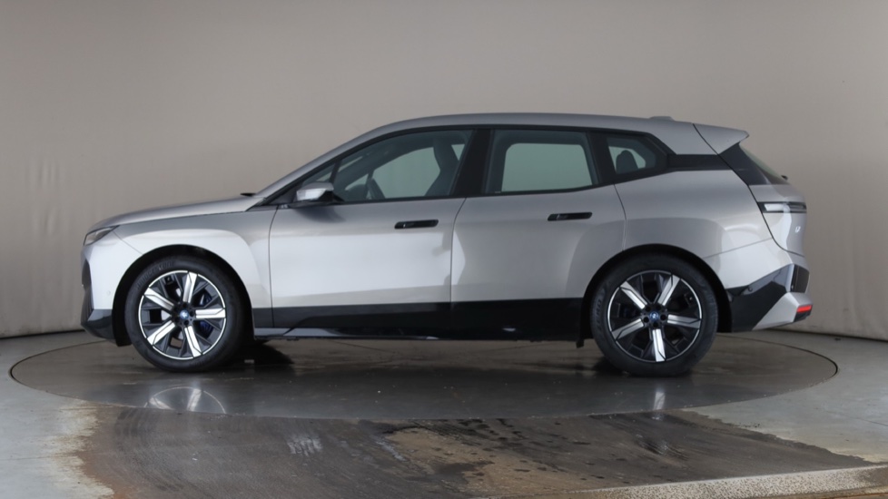 BMW iX Image 2