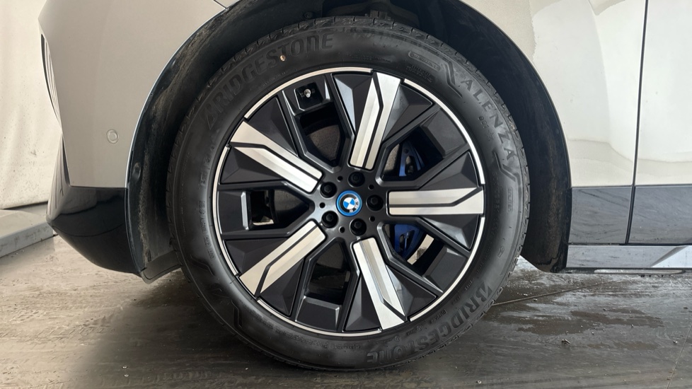 BMW iX Image 17