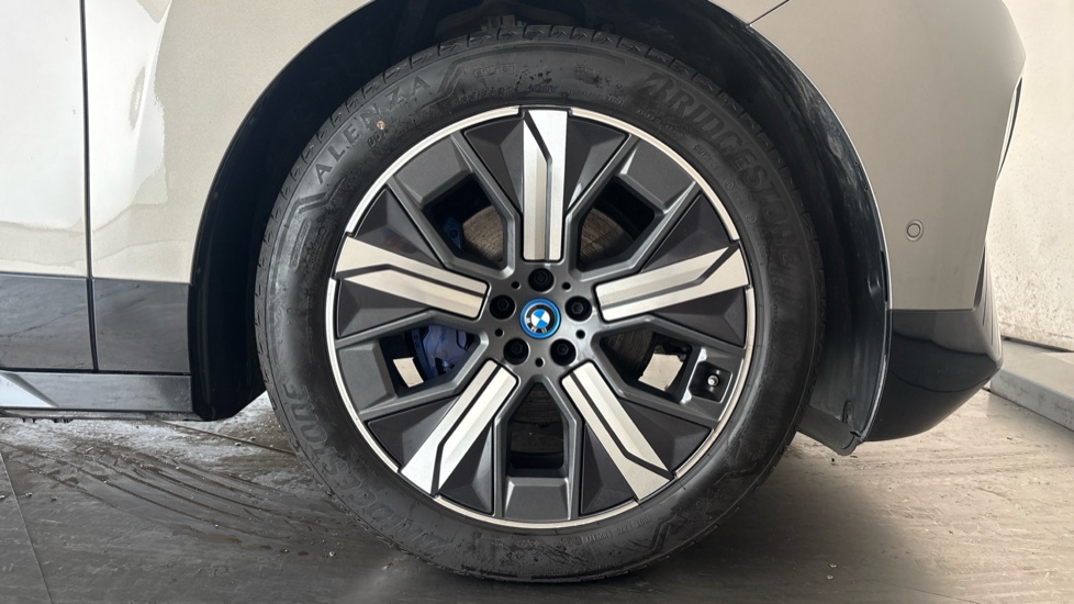 BMW iX Image 20