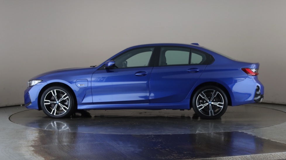 BMW 3 SERIES Image 2