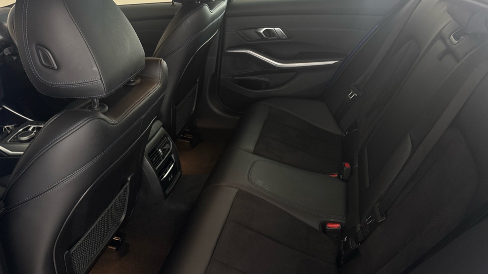 BMW 3 SERIES Image 14