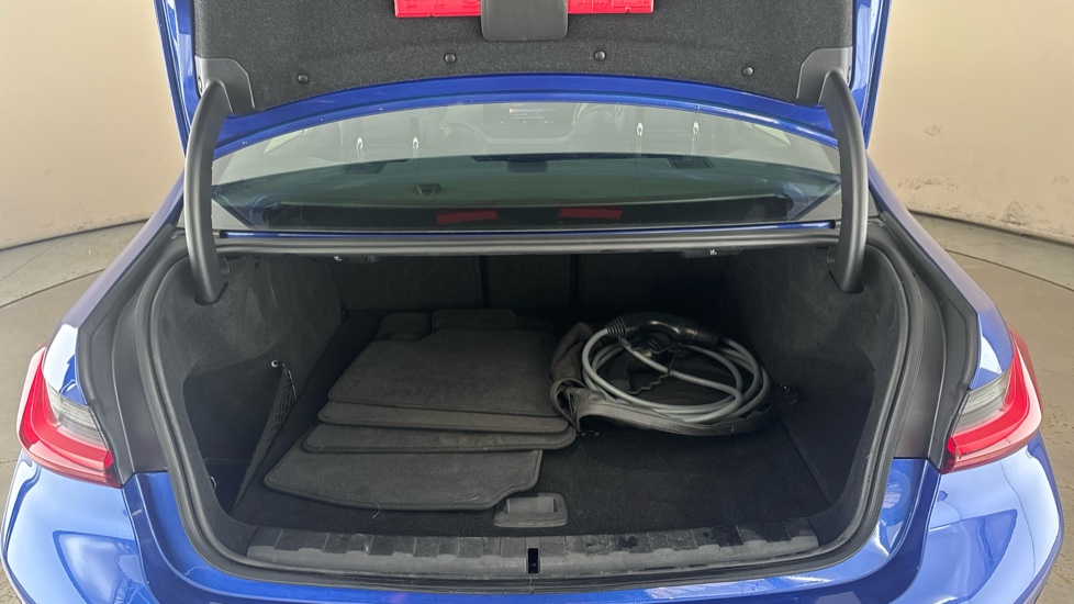 BMW 3 SERIES Image 15