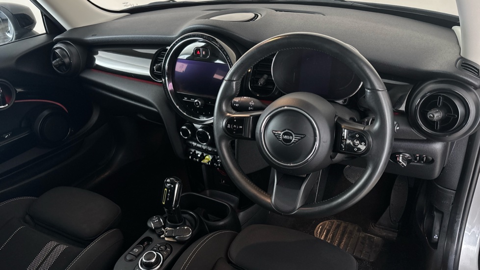 MINI HATCHBACK Image 9