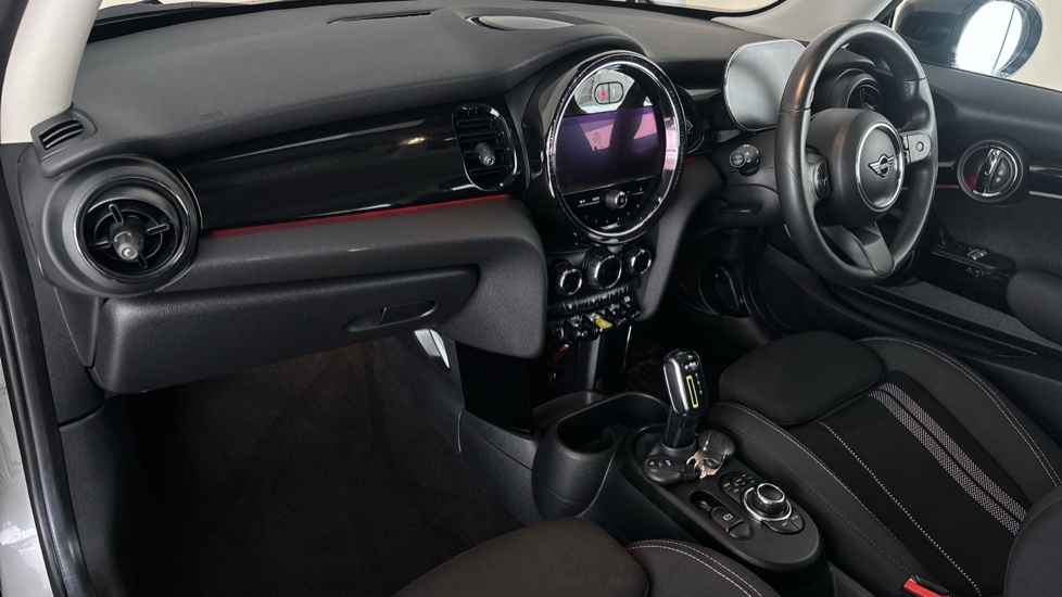 MINI HATCHBACK Image 10