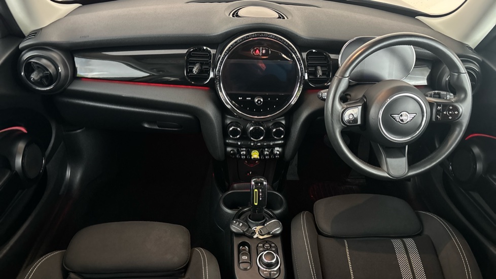 MINI HATCHBACK Image 11