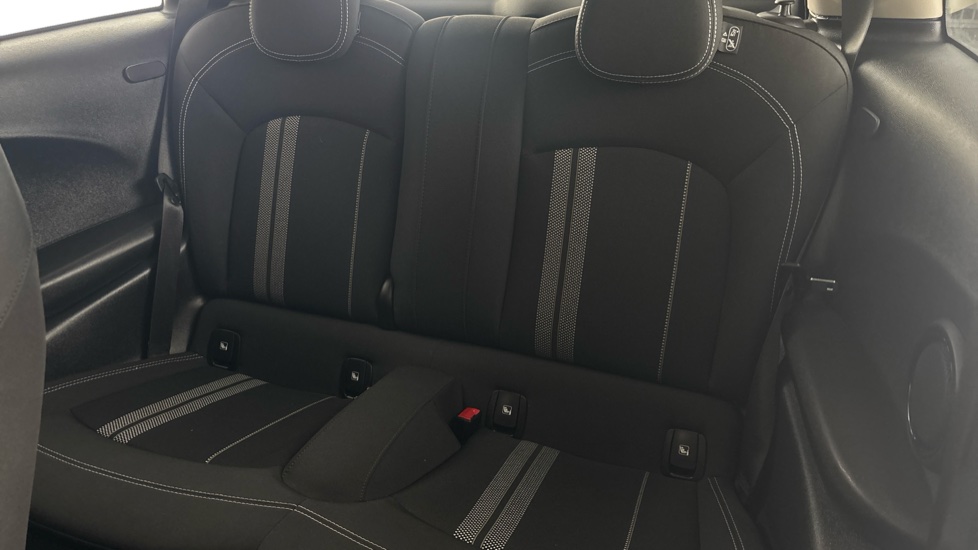 MINI HATCHBACK Image 14