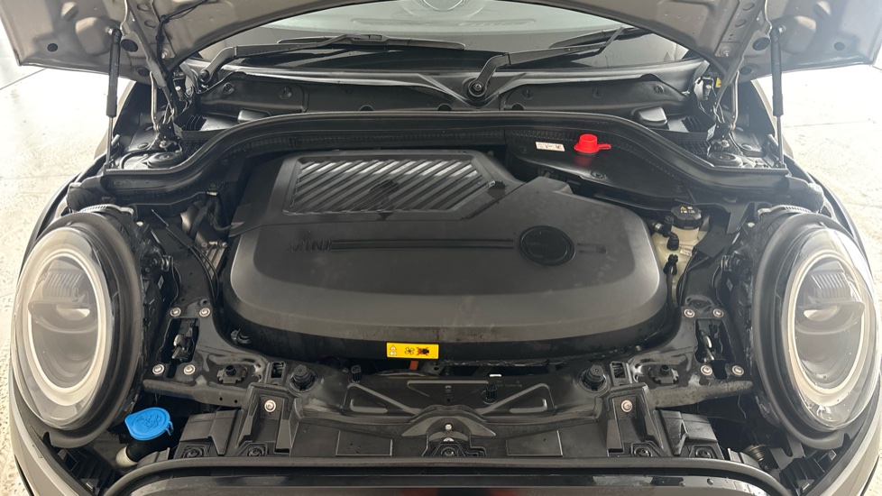 MINI HATCHBACK Image 16