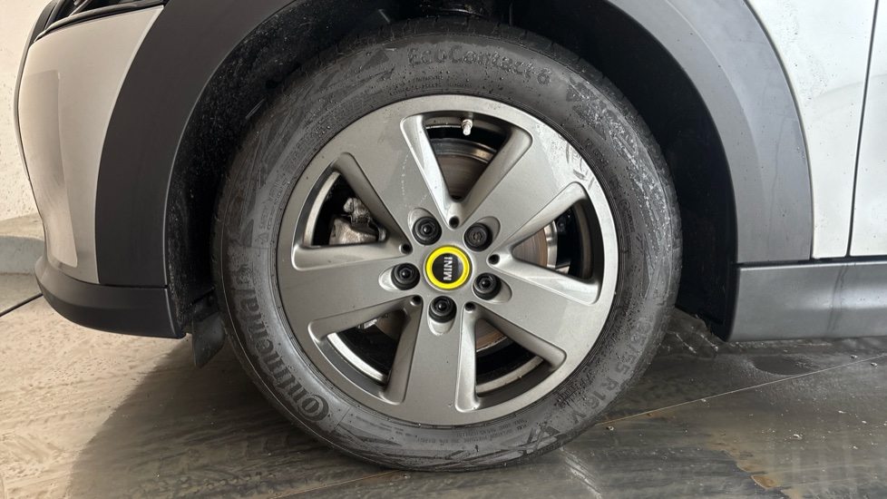 MINI HATCHBACK Image 17