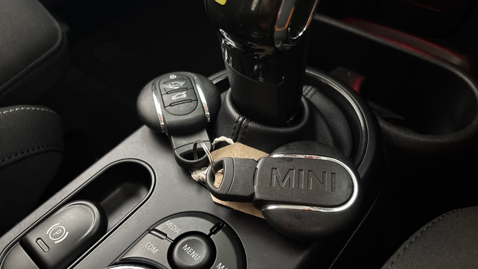 MINI HATCHBACK 2 keys available
