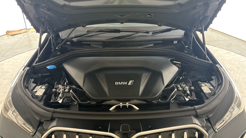 BMW iX1 Image 16